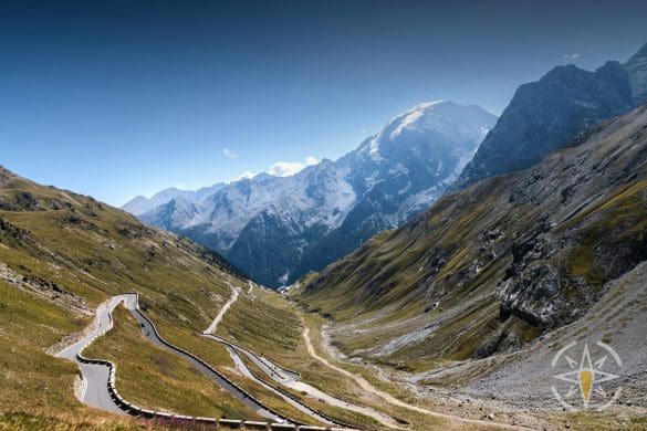 Piękno Przełęczy Stelvio W Alpejskim Krajobrazie