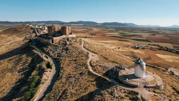 Malownicze Wiatraki Don Kichota - Odkryj Consuegrę W Regionie La Mancha